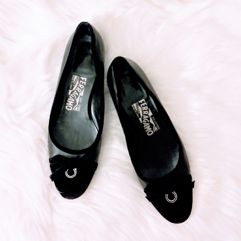 💥FINAL PRICE 3 FOR $25 Ferragamo Black Flats